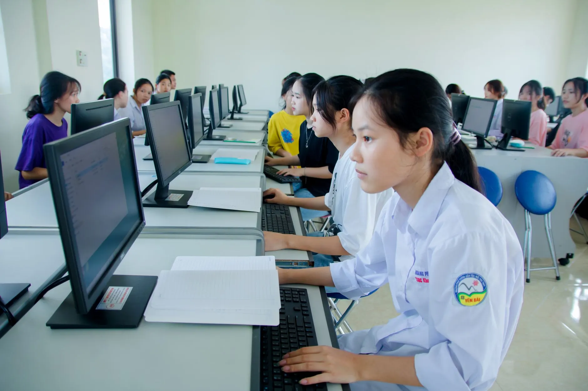 企业文档管理系统技术解析：文件归档与权限控制的核心实现机制